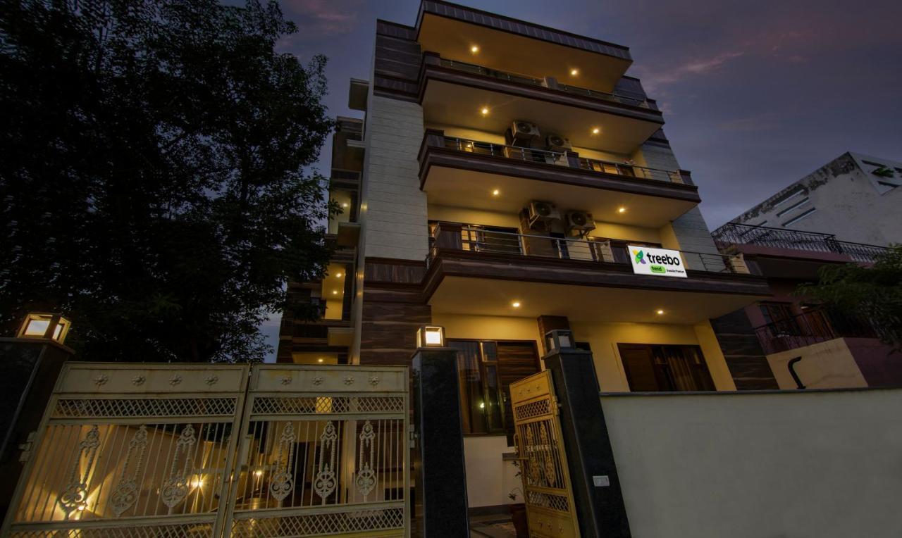 Treebo Swastika Premium Hotel Noida Exterior foto