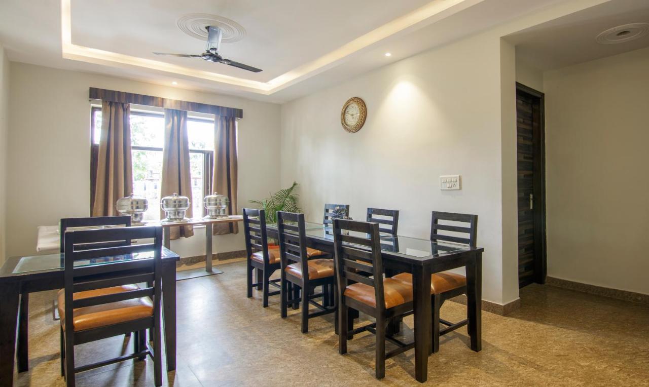 Treebo Swastika Premium Hotel Noida Exterior foto