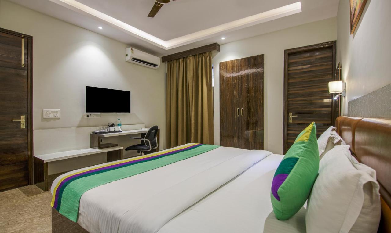 Treebo Swastika Premium Hotel Noida Exterior foto