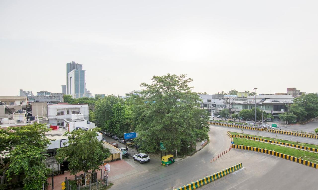 Treebo Swastika Premium Hotel Noida Exterior foto