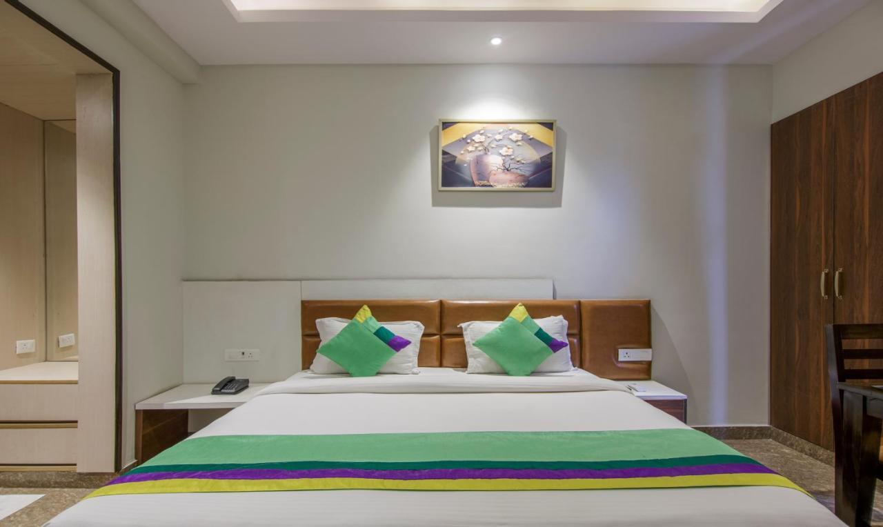 Treebo Swastika Premium Hotel Noida Exterior foto