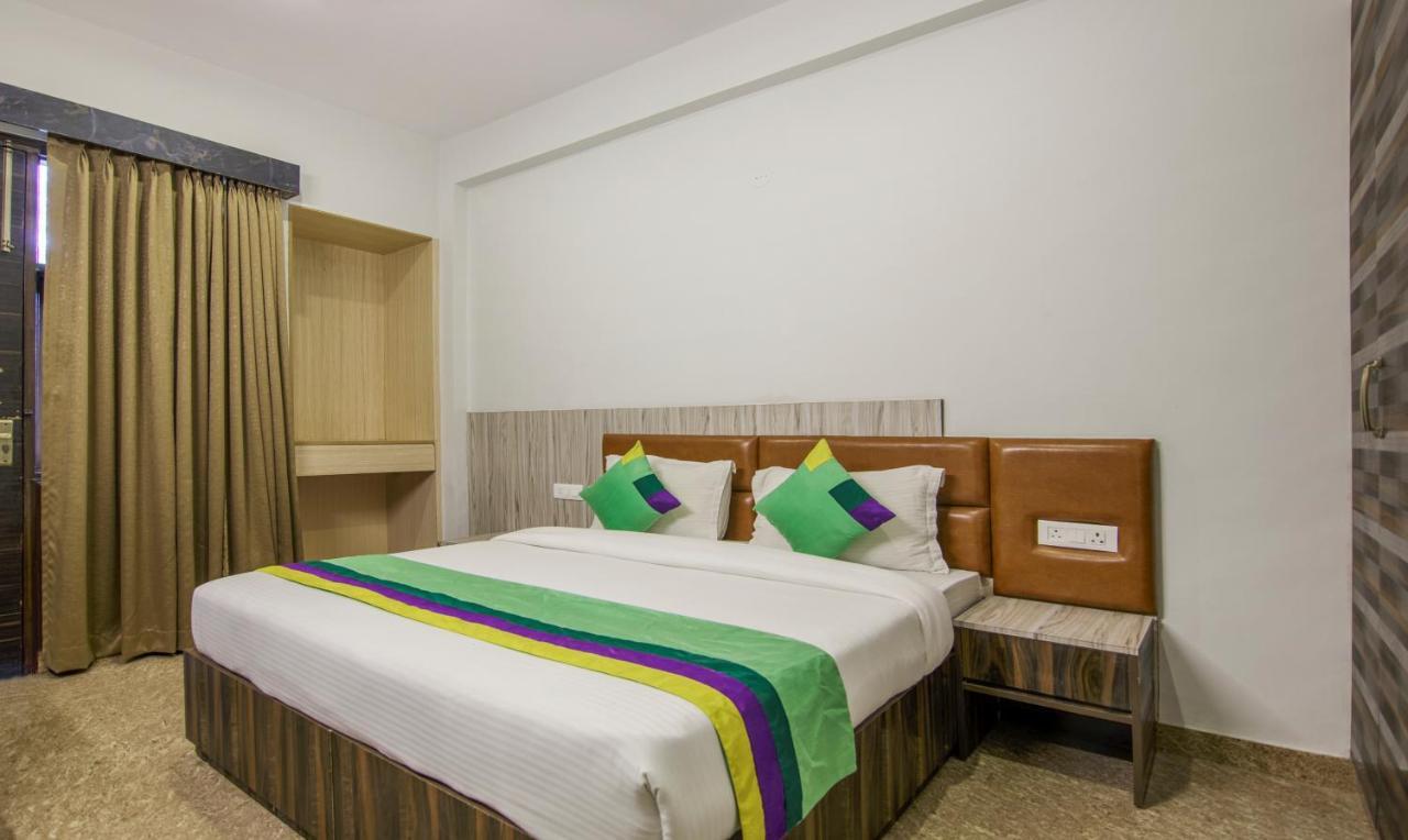 Treebo Swastika Premium Hotel Noida Exterior foto