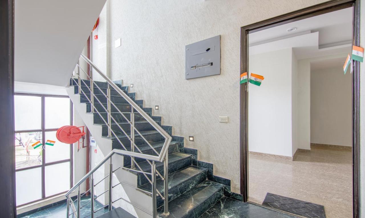 Treebo Swastika Premium Hotel Noida Exterior foto