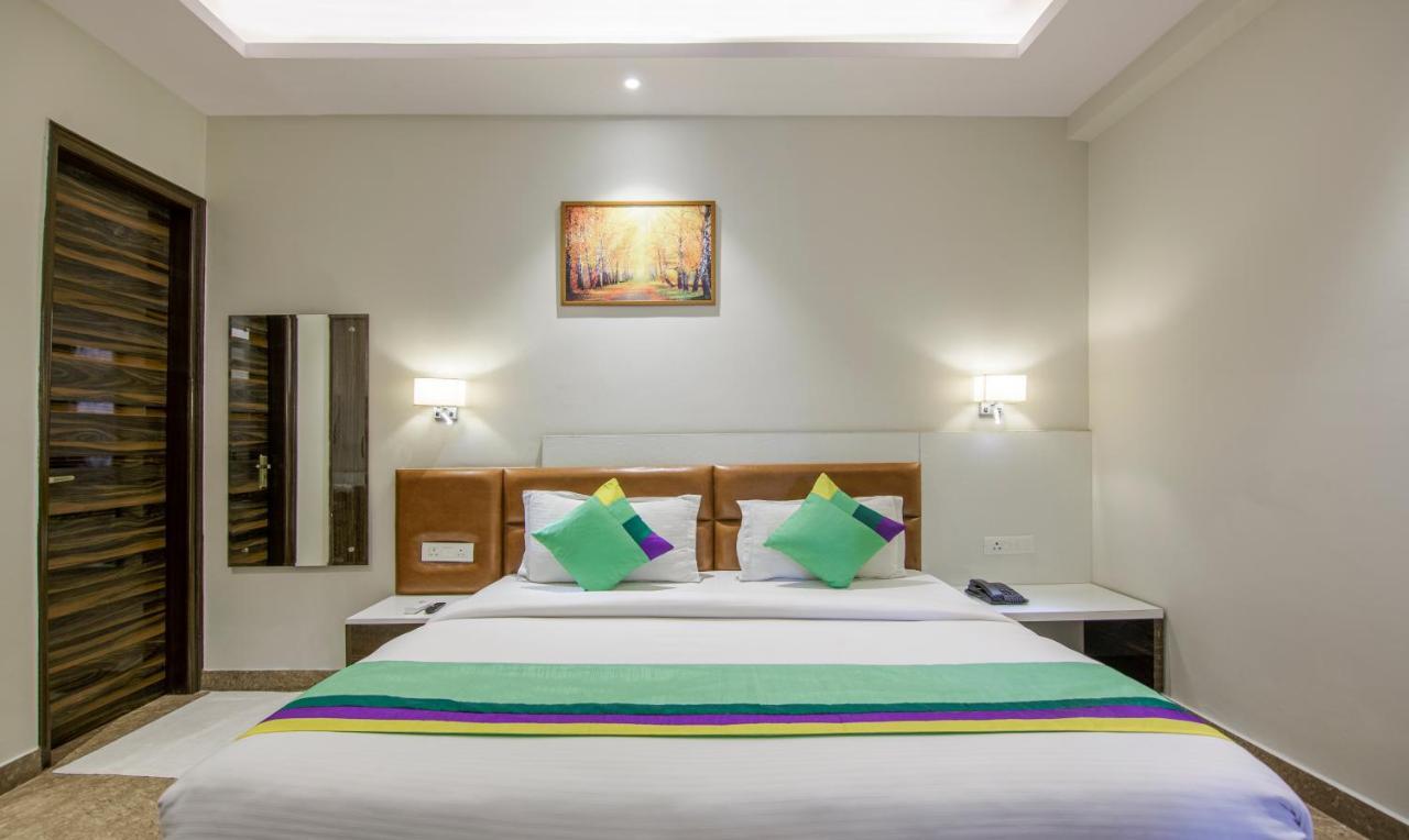 Treebo Swastika Premium Hotel Noida Exterior foto