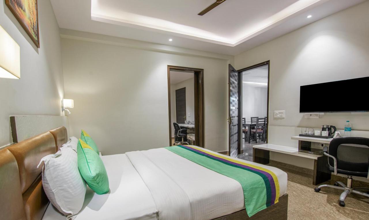 Treebo Swastika Premium Hotel Noida Exterior foto